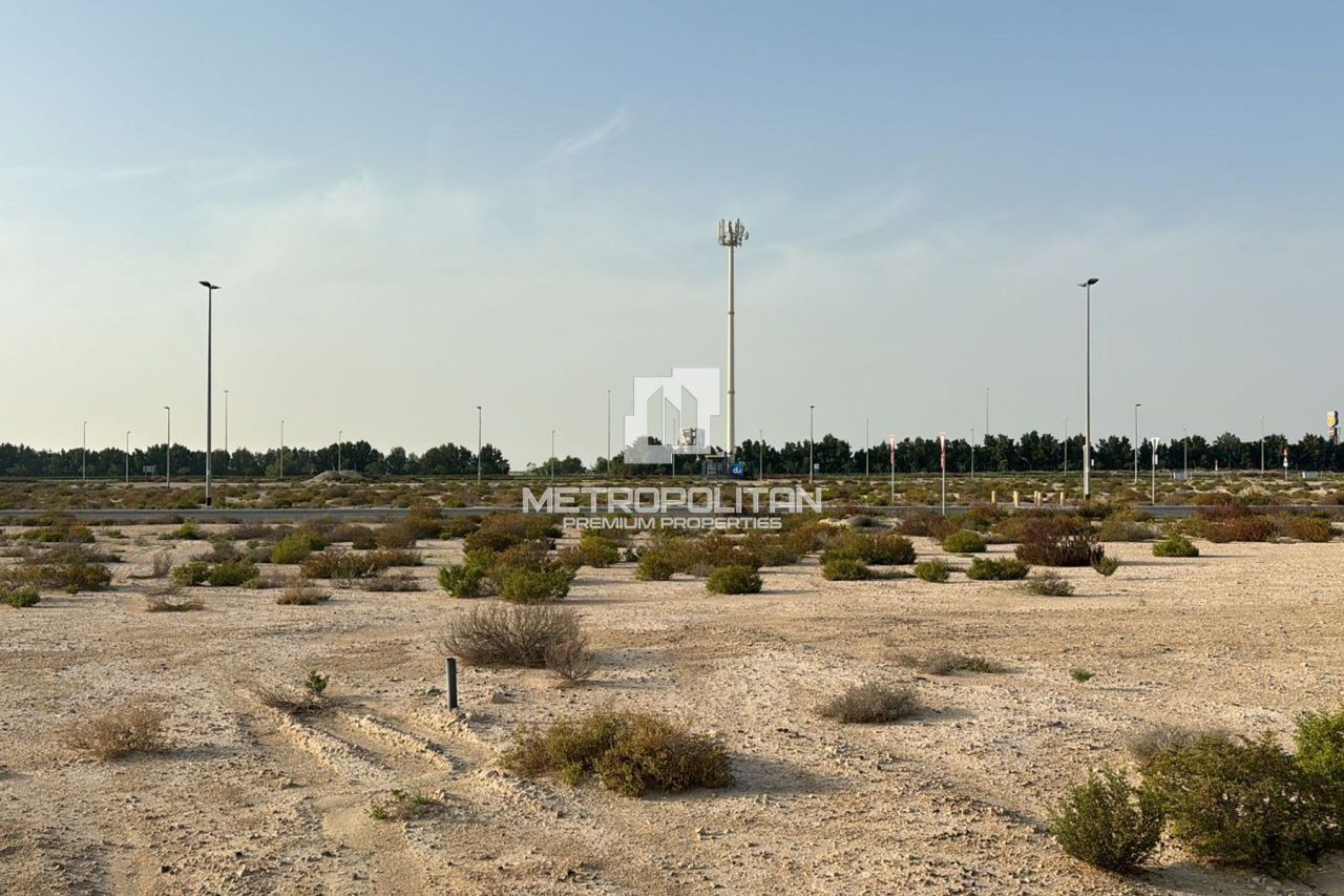 Terrain à Dubaï, EAU, 1 204 m² - image 1