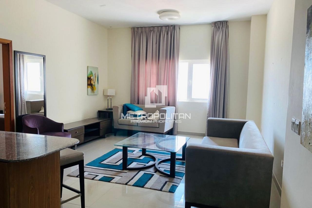 Apartment in Dubai, UAE, 67 m² - picture 1