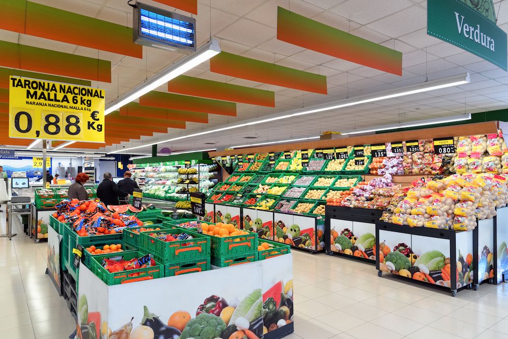 Shop in Barcelona, Spain, 372 m² - picture 1