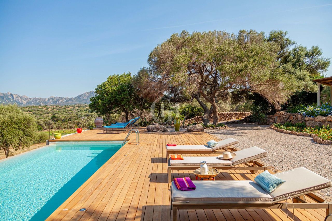 Villa en Arzachena, Italia, 200 m² - imagen 2