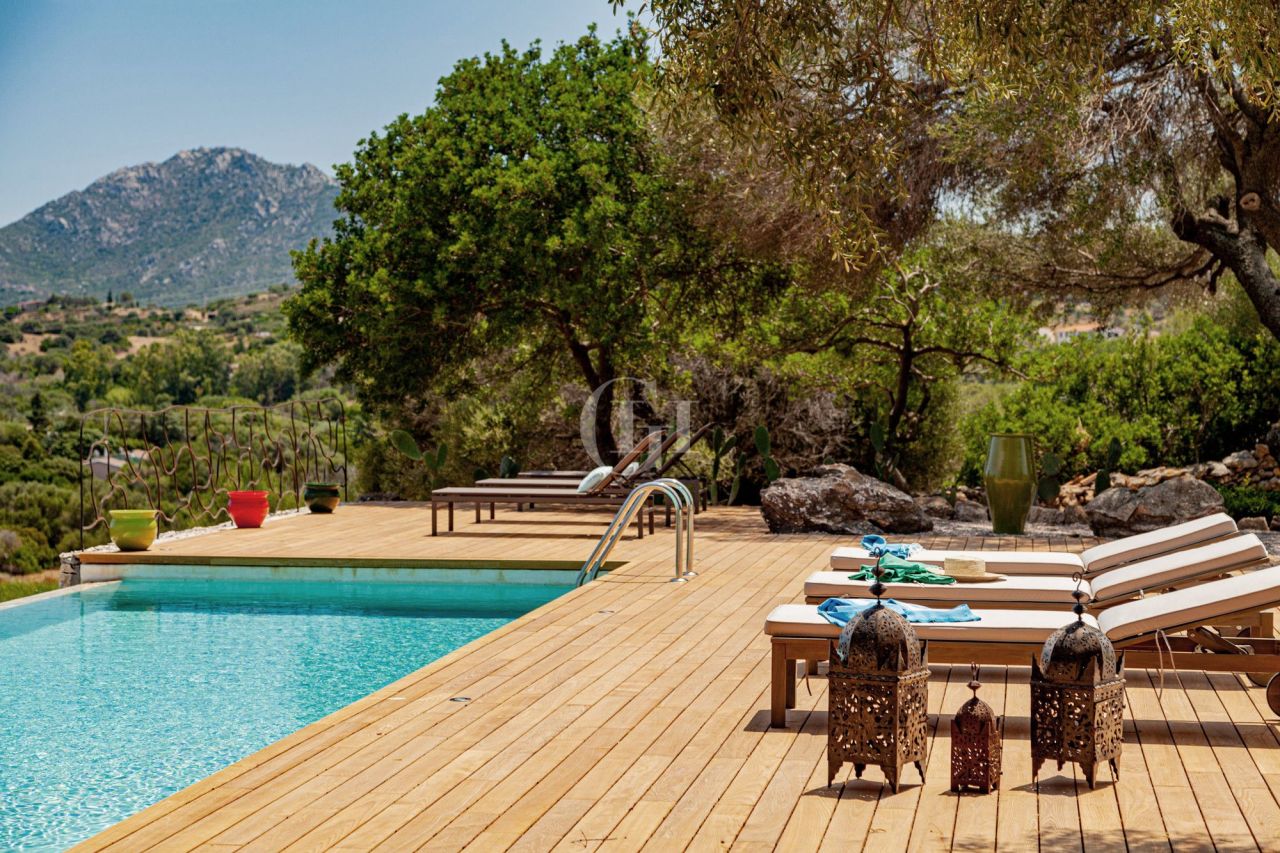 Villa en Arzachena, Italia, 200 m² - imagen 1