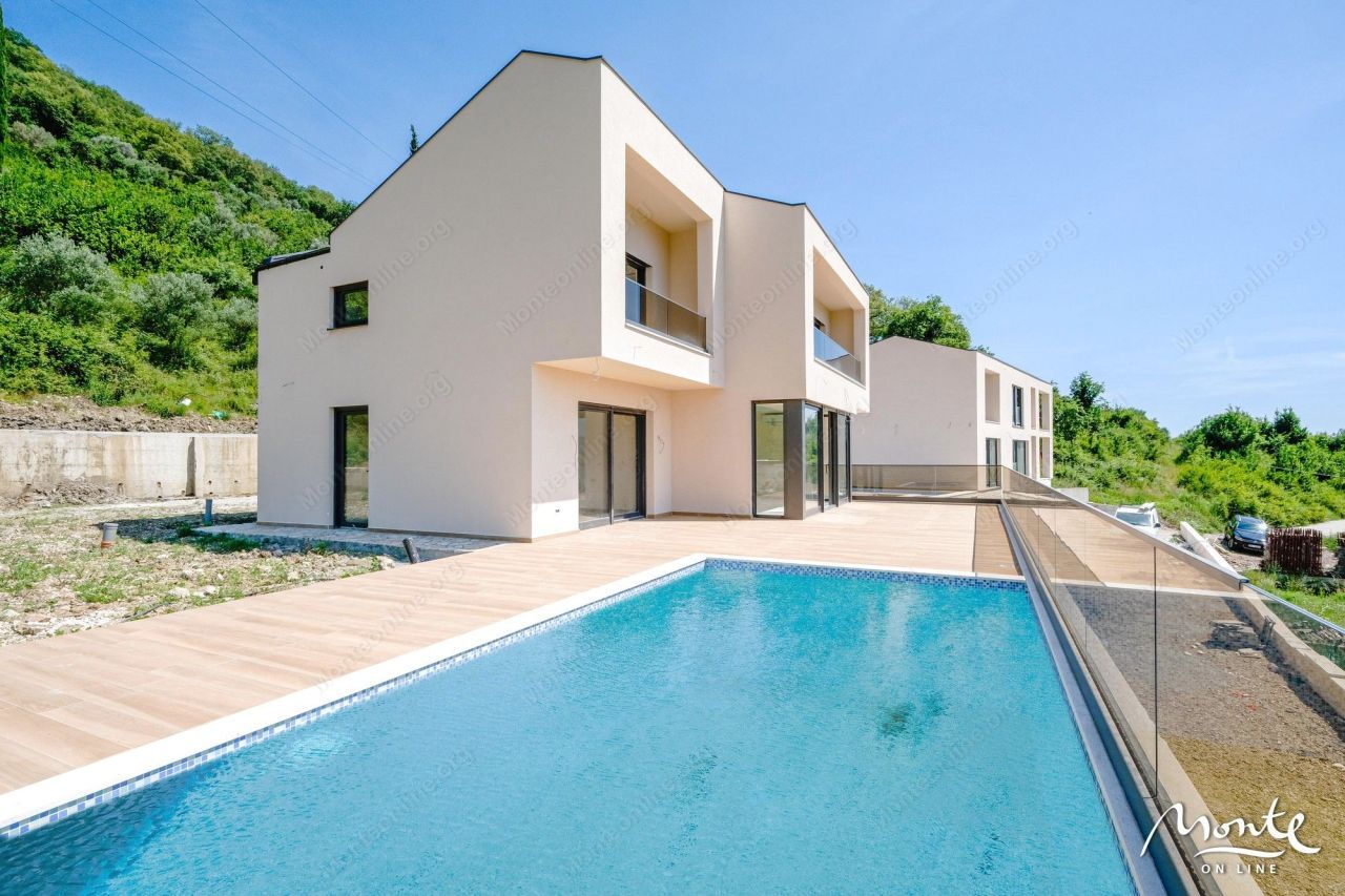 Villa in Tivat, Montenegro, 403 m² - picture 1