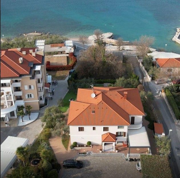 Hotel Malinska, Croatia, 1 258 m² - picture 1