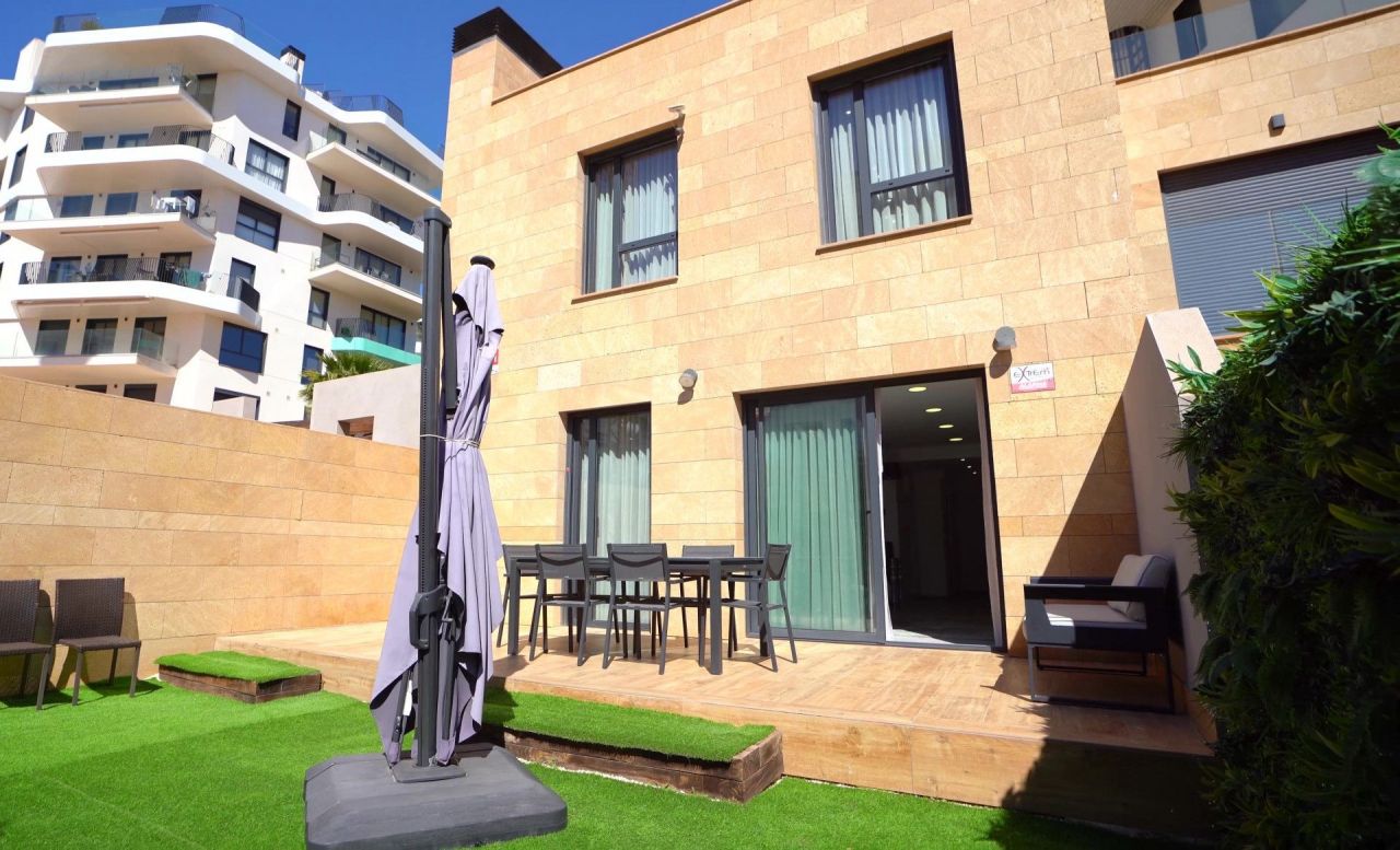 Maison à Villajoyosa, Espagne, 142 m² - image 1