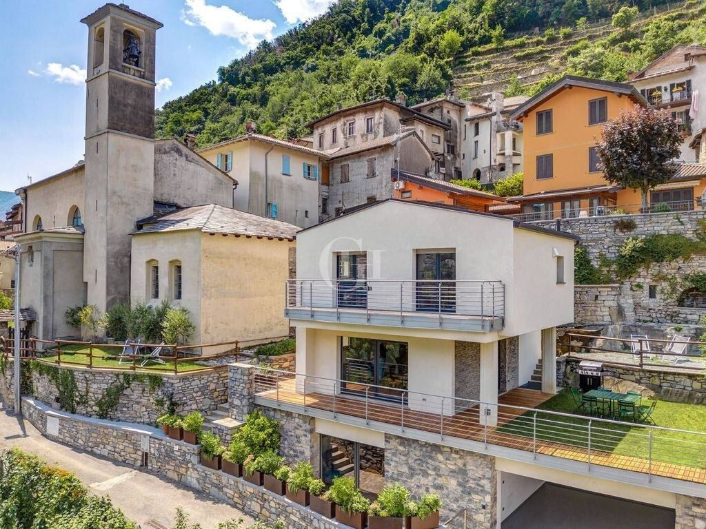 Villa on Lake Como, Italy, 260 m² - picture 1