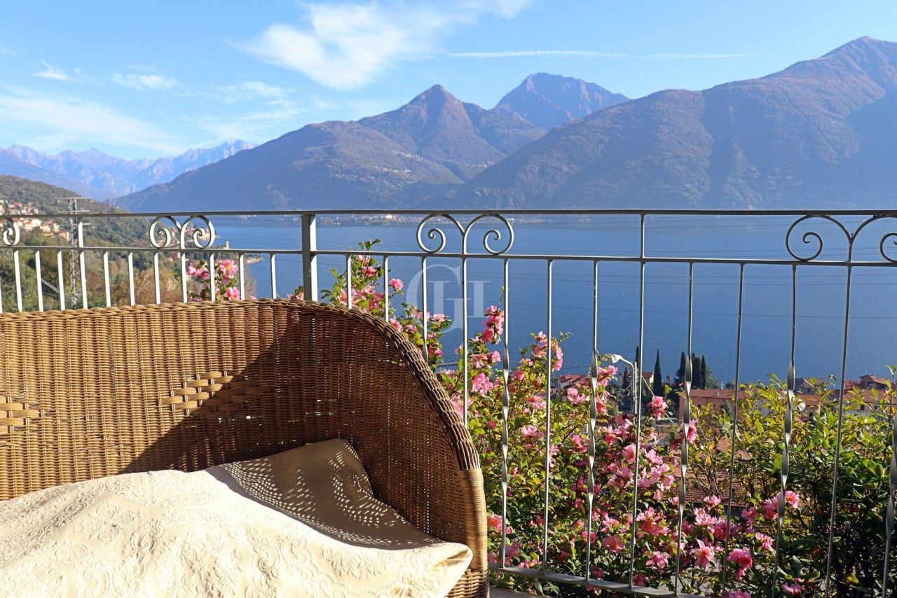 Villa on Lake Como, Italy, 450 m² - picture 1