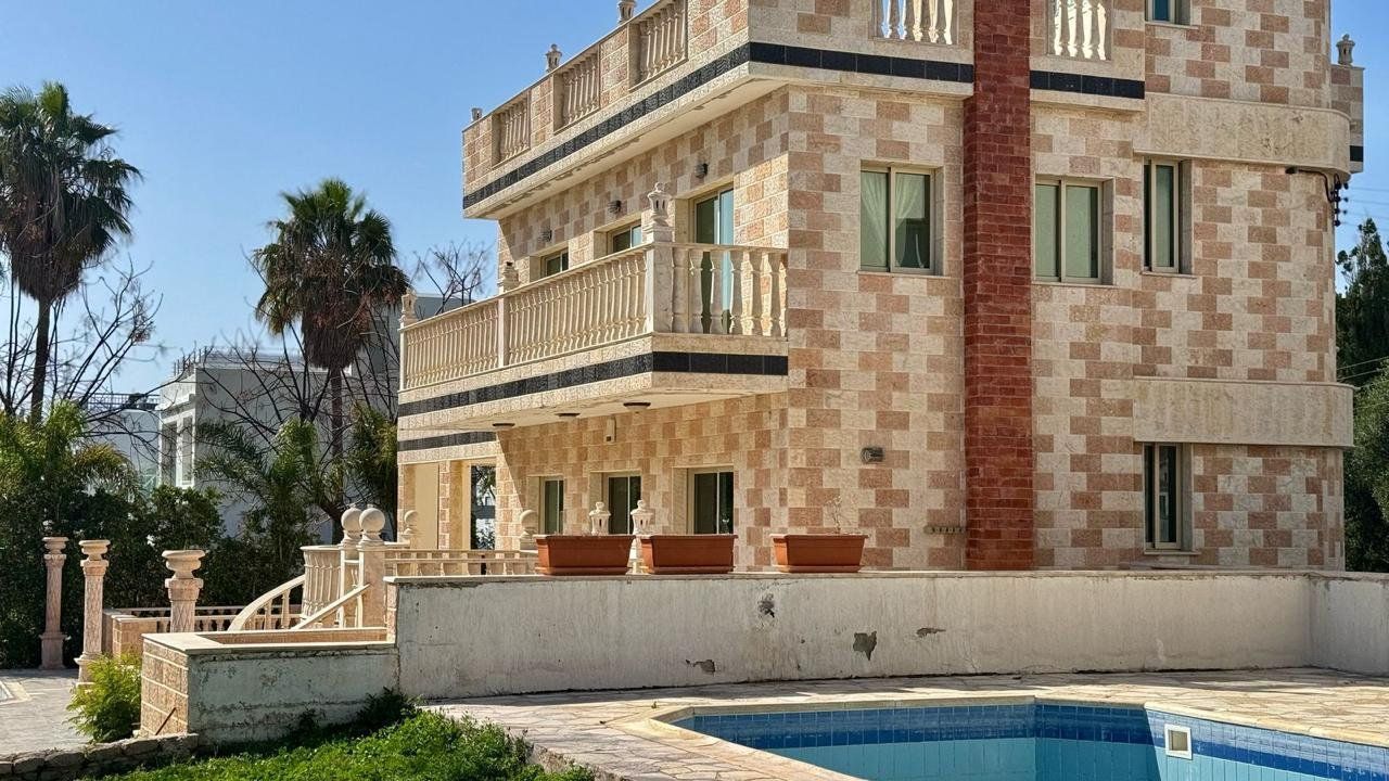 Maison dans les Chloraka, Chypre, 771 m² - image 1