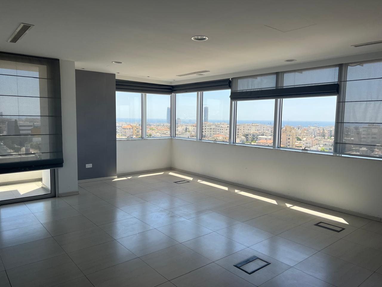 Oficina en Mesa Geitonia, Chipre - imagen 1