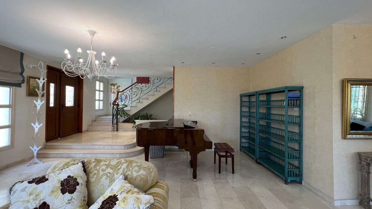 Maison à Agios Tychon, Chypre, 625 m² - image 1