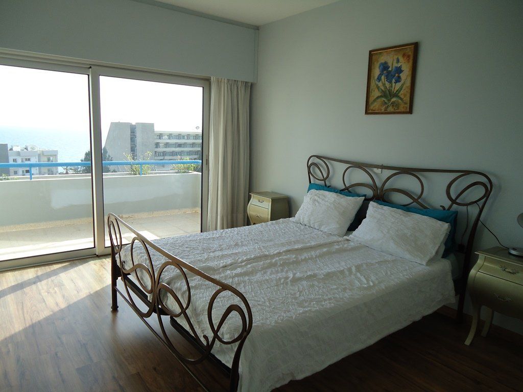 Apartment in Agios Tychon, Cyprus, 160 m² - picture 1