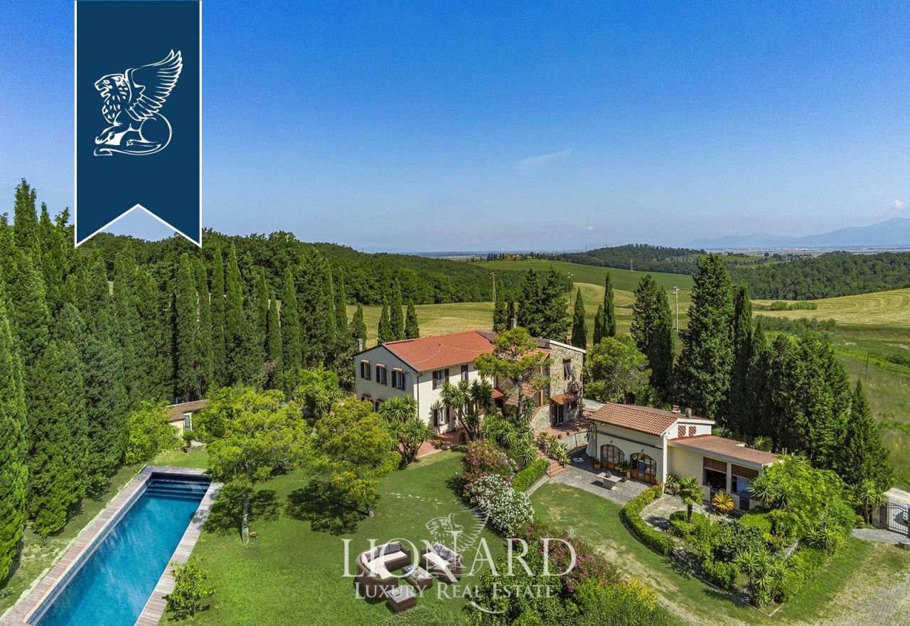 Farm in Livorno, Italy, 470 m² - picture 1