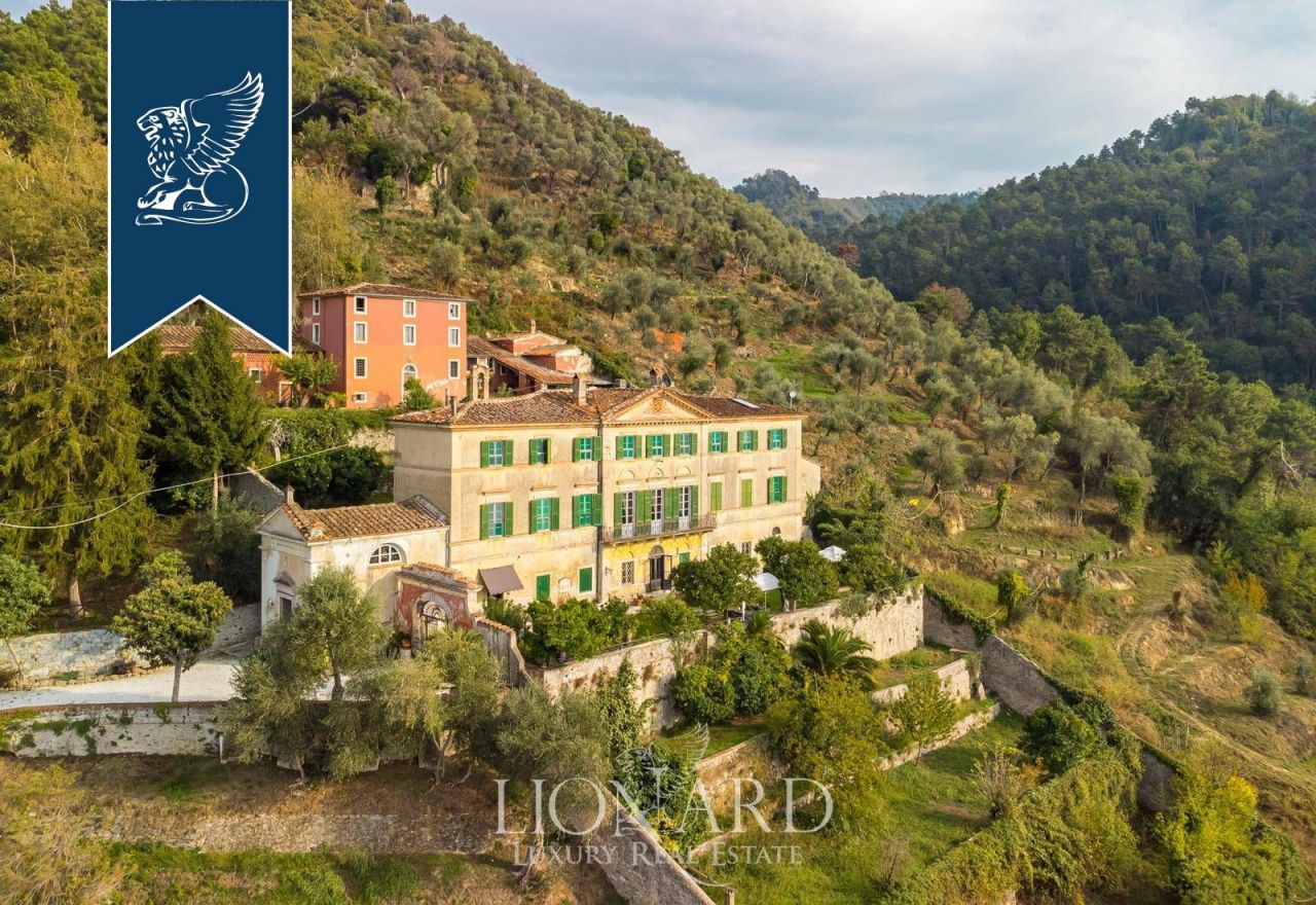 Villa en Camaiore, Italia, 900 m² - imagen 1
