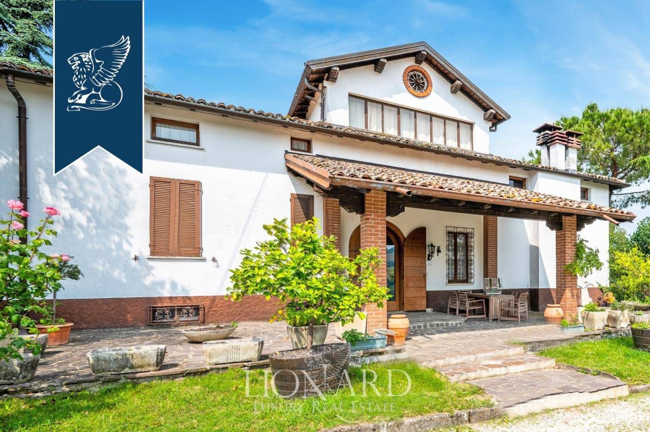 Villa in Piacenza, Italien, 3 000 m² - Foto 1