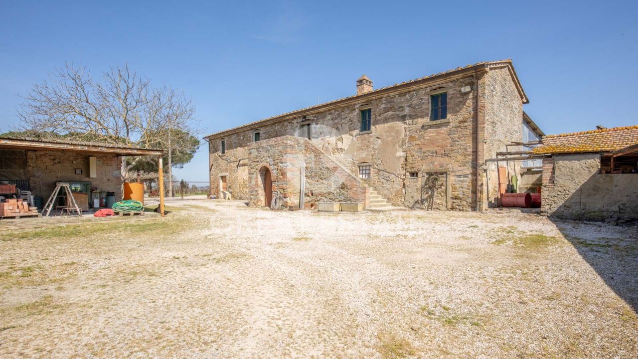 House in Cortona, Italy, 466.45 m² - picture 1