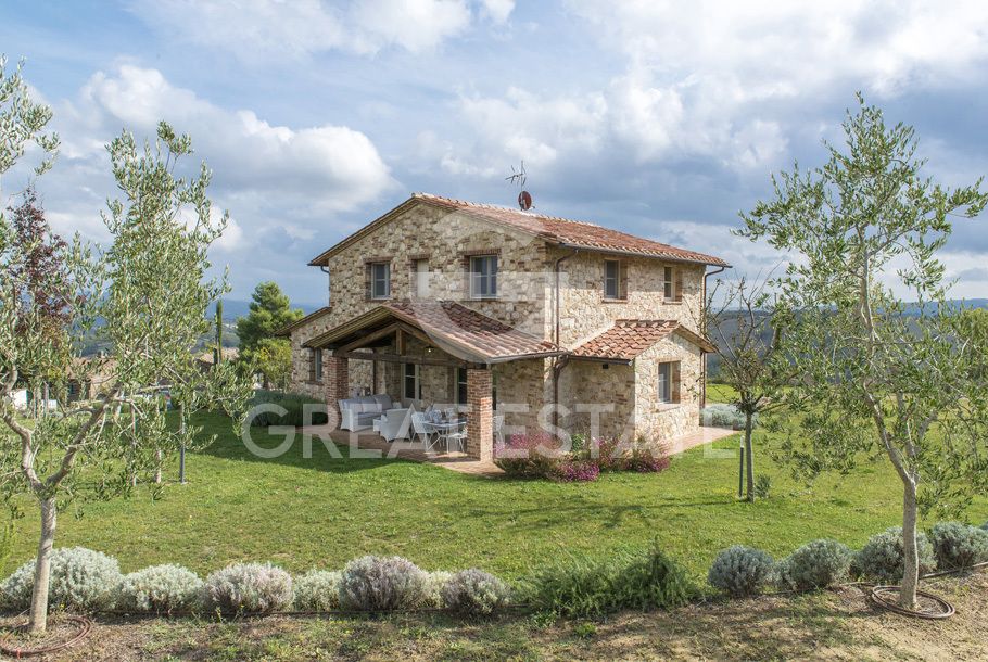 Haus in Fabro, Italien, 268 m² - Foto 1