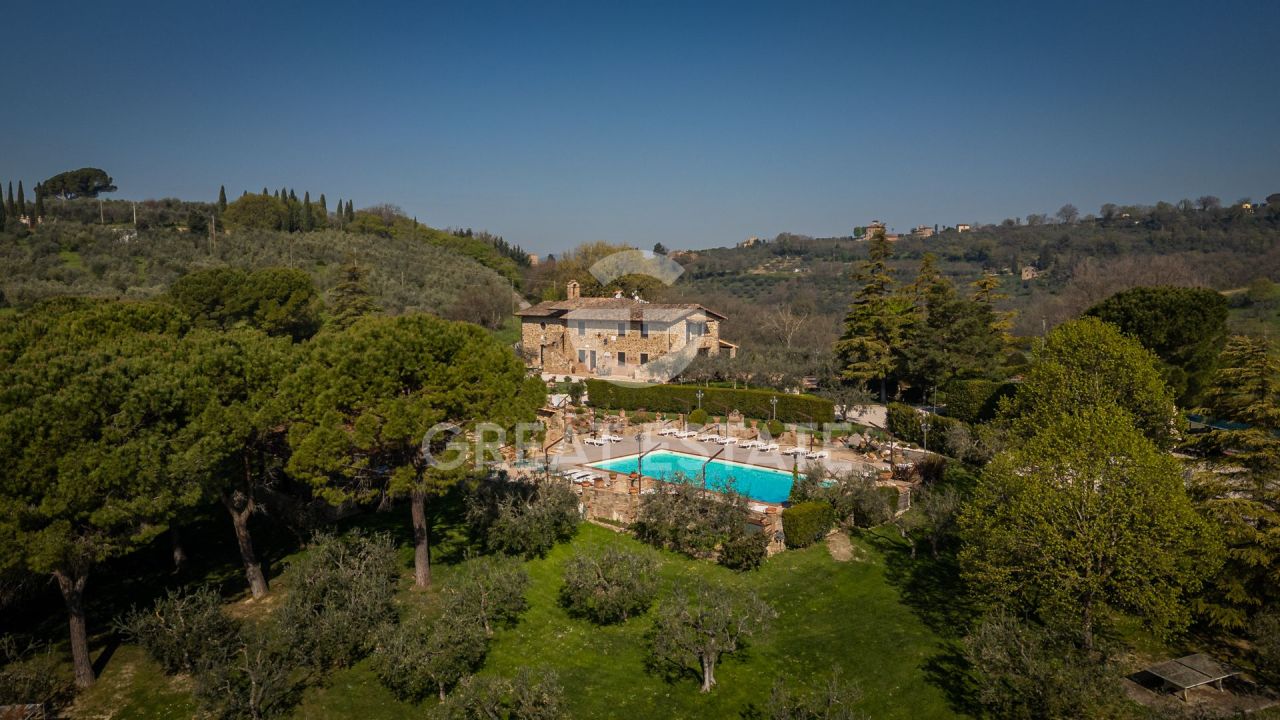House in Assisi, Italy, 551.5 m² - picture 1