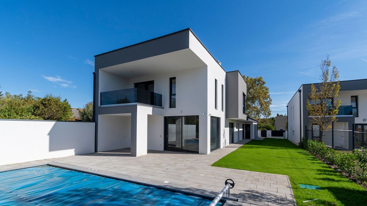 House in Keszthely, Hungary, 175 m² - picture 1