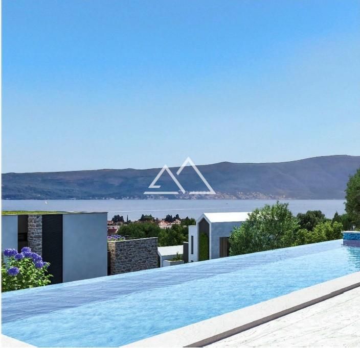 Terrain à Tivat, Monténégro, 2 369 m² - image 1