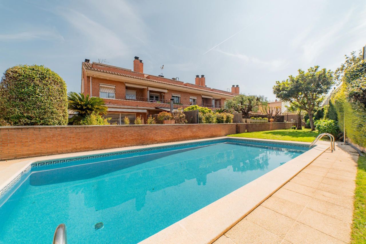 House in Premia de Mar, Spain, 290 m² - picture 1