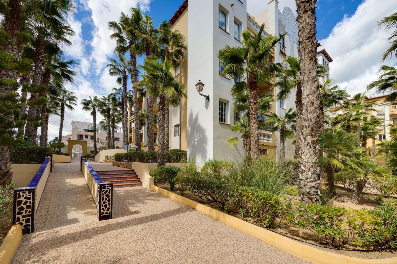 Appartement à Torrevieja, Espagne, 60 m² - image 1