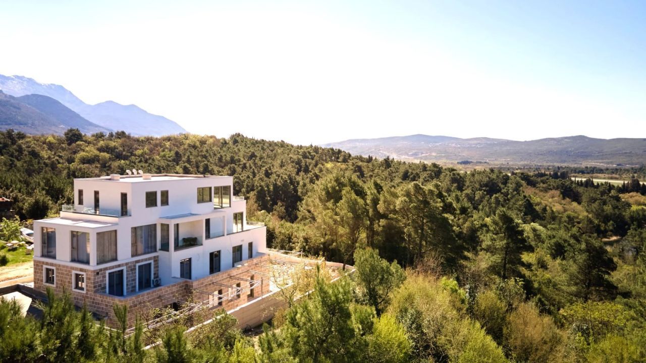Wohnung in Tivat, Montenegro, 90 m² - Foto 1