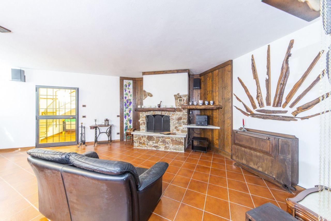 Villa on Lake Como, Italy, 250 m² - picture 17