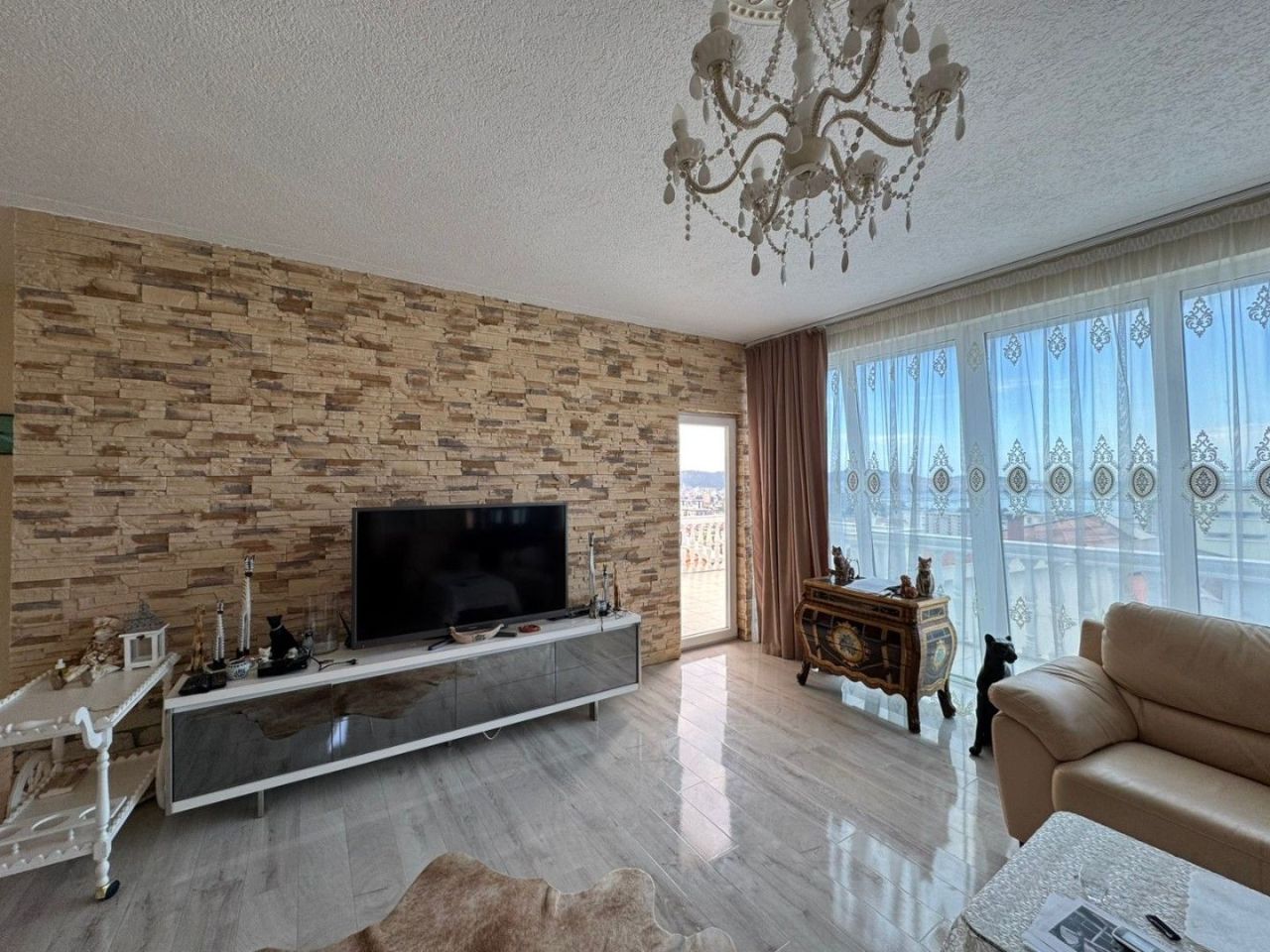 House in Bar, Montenegro, 240 m² - picture 1