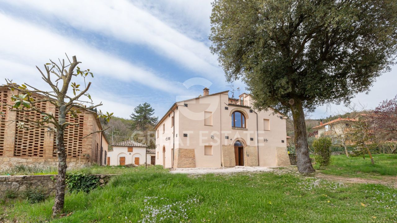 Villa in Sarteano, Italien, 421.2 m² - Foto 1