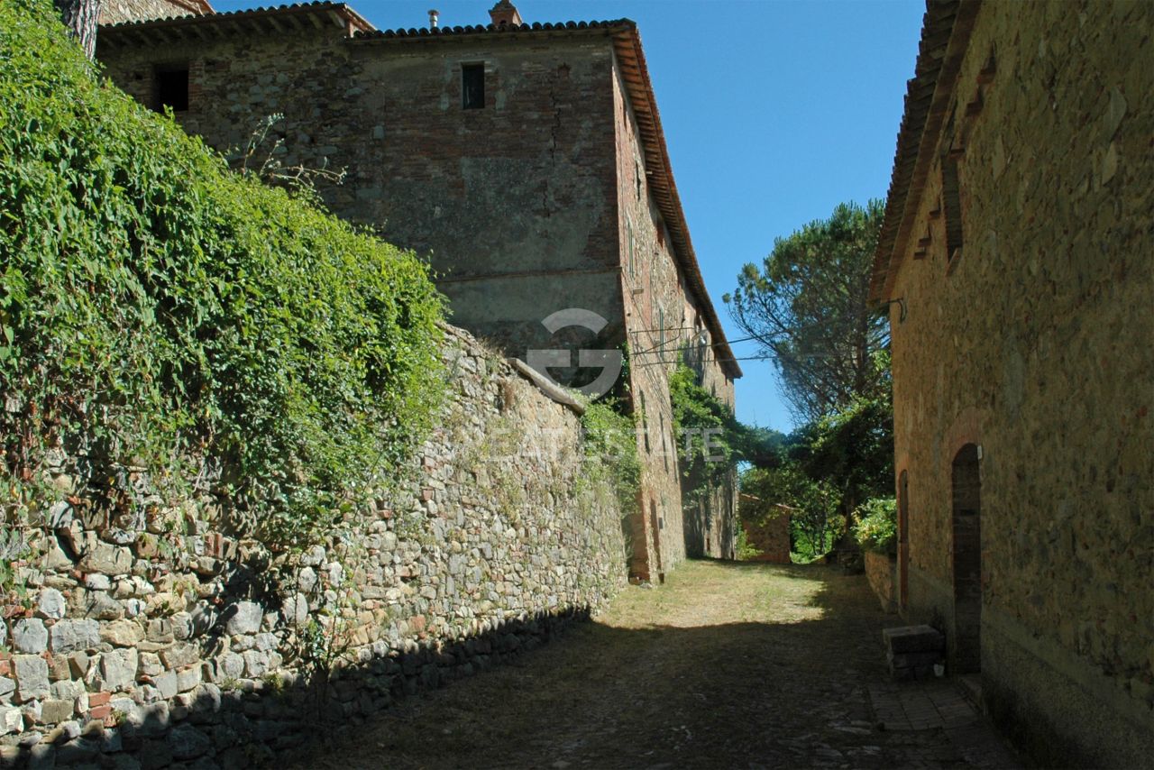 Castle in San Venanzo, Italy, 3 310 m² - picture 1