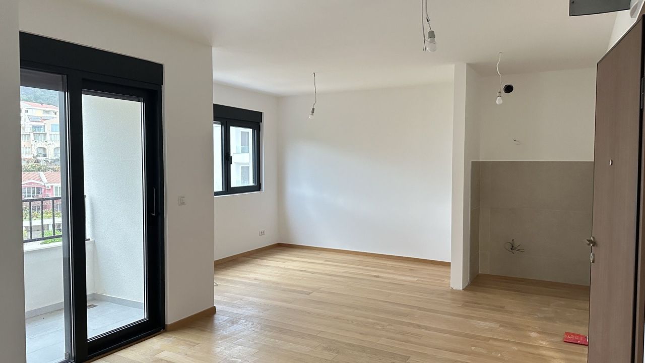 Wohnung in Becici, Montenegro, 43 m² - Foto 1