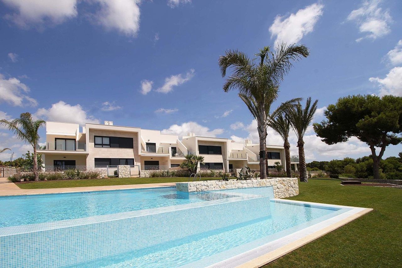 Bungalow in Pilar de la Horadada, Spain, 84 m² - picture 1