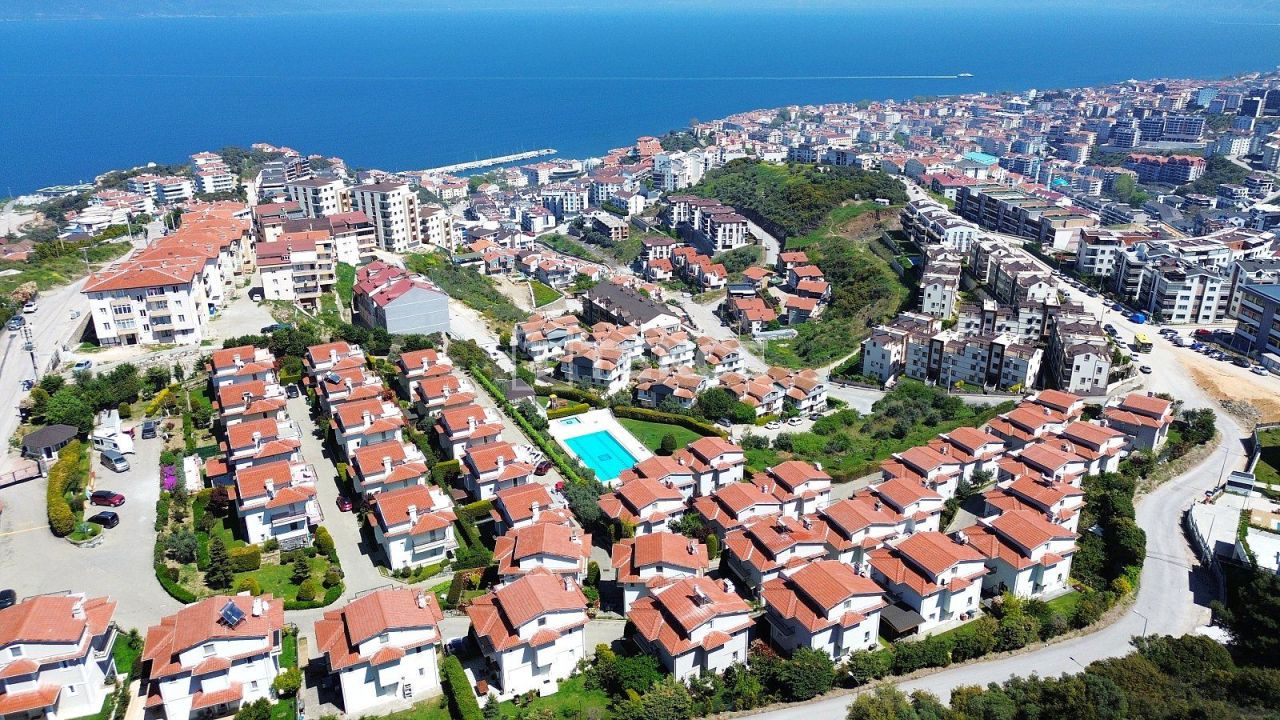 Villa Mudanya, Turkey, 380 m² - picture 1