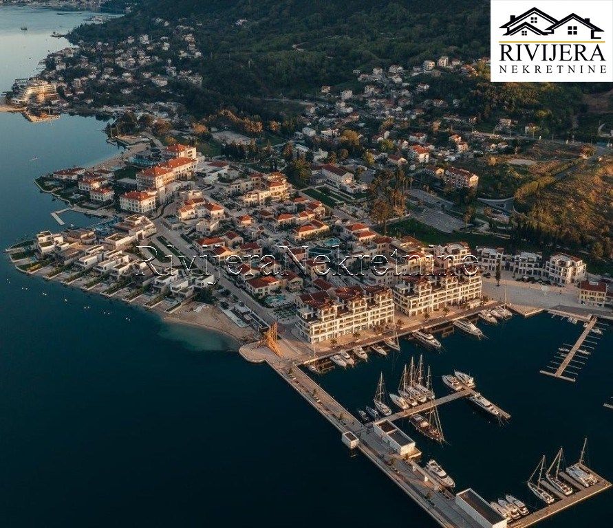 Penthouse in Herceg-Novi, Montenegro, 314 m² - Foto 1