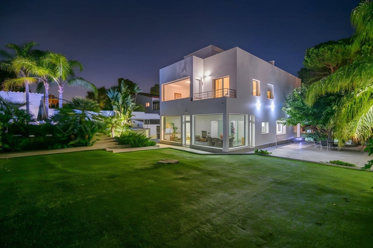 Maison à Castelldefels, Espagne, 232 m² - image 1