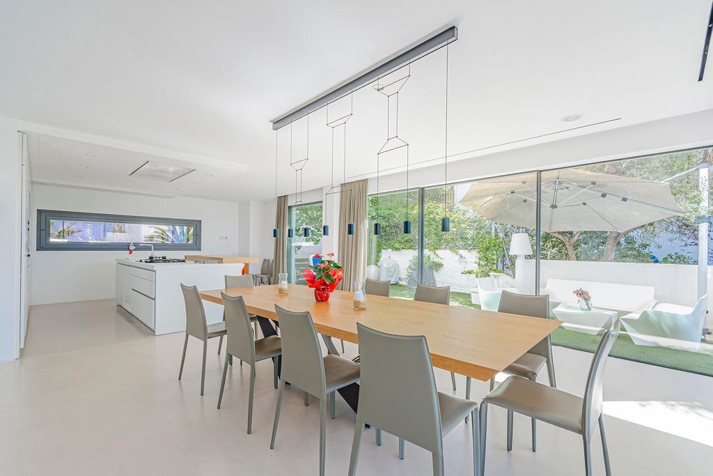 House in Castelldefels, Spain, 740 m² - picture 5