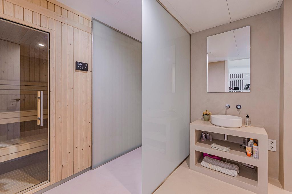 House in Castelldefels, Spain, 740 m² - picture 16