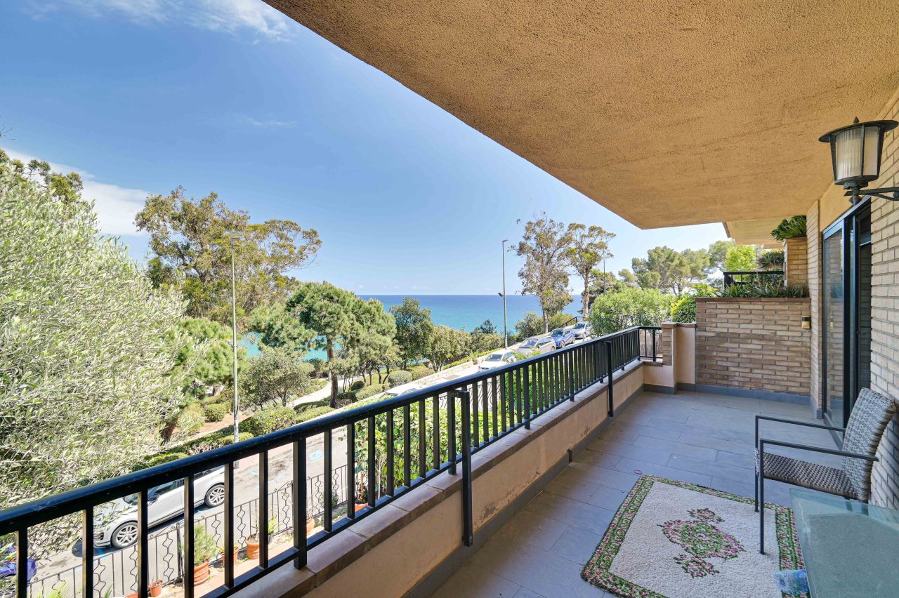 Stadthaus in Costa Brava, Spanien, 374 m² - Foto 1