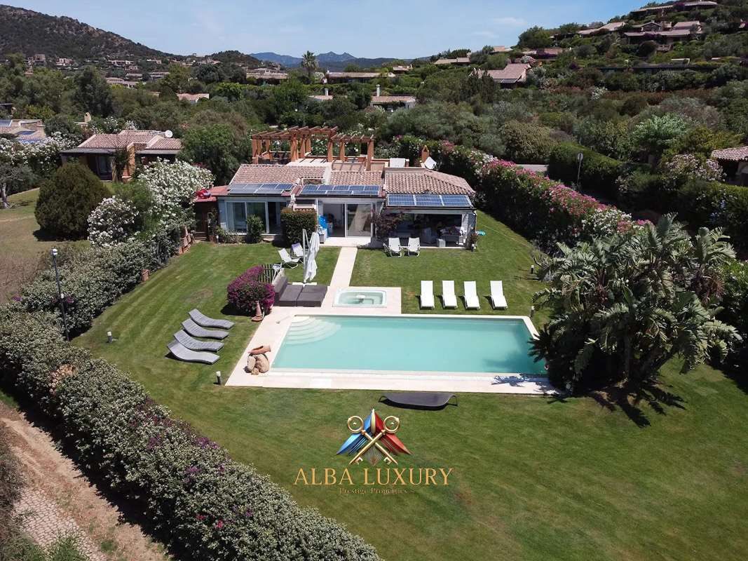 Villa Via Grecale, Italia, 250 m² - imagen 1