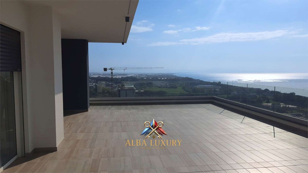 Apartment in Salerno, Italy, 120 m² - picture 5