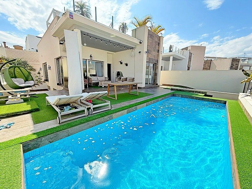 Villa en Orihuela Costa, España, 241 m² - imagen 1