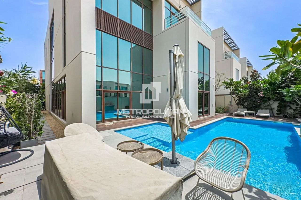 Villa à Dubaï, EAU, 563 m² - image 1