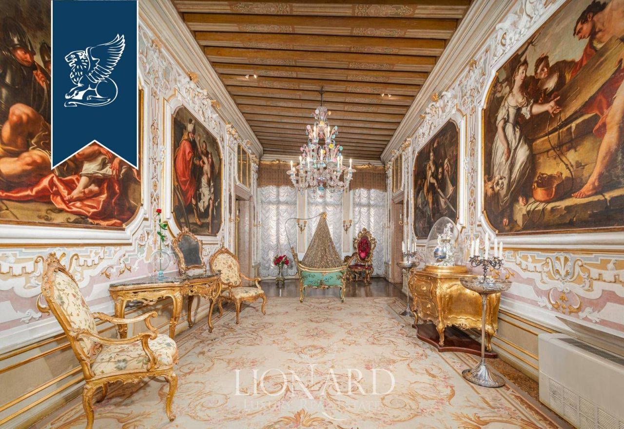 Apartamento en Venecia, Italia, 1 300 m² - imagen 1