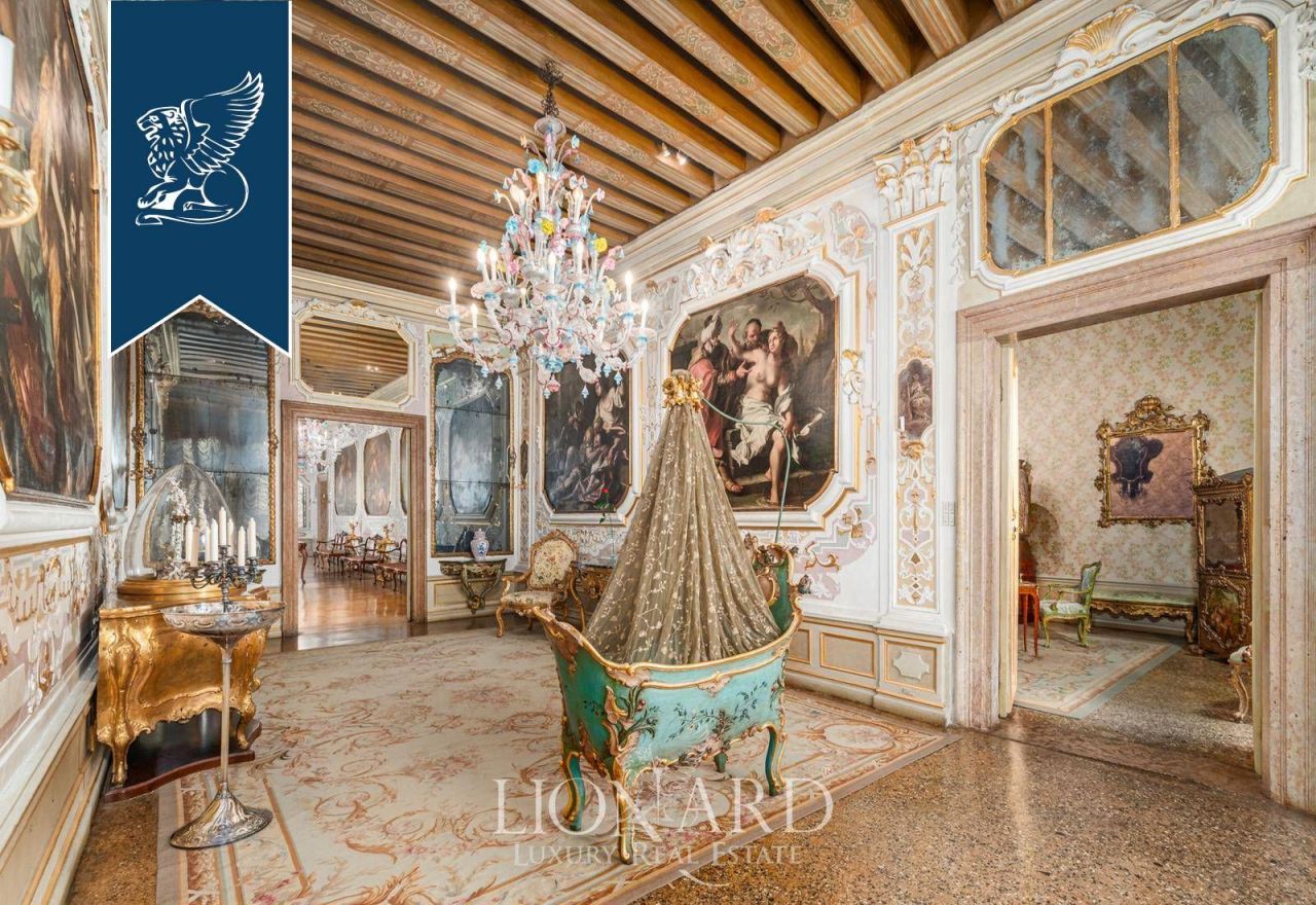 Apartment in Venice, Italy, 1 300 m² - picture 2