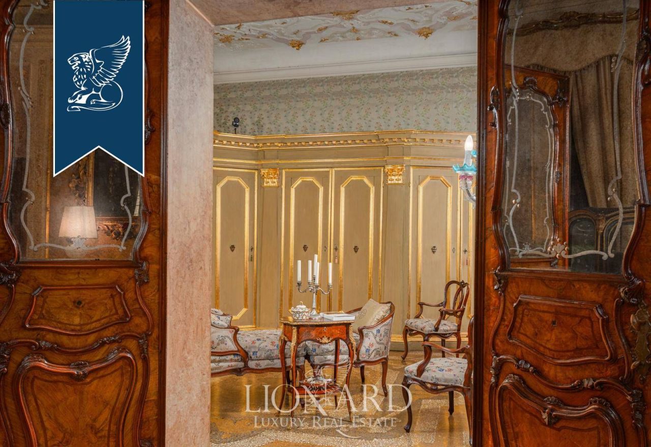Apartment in Venice, Italy, 1 300 m² - picture 16
