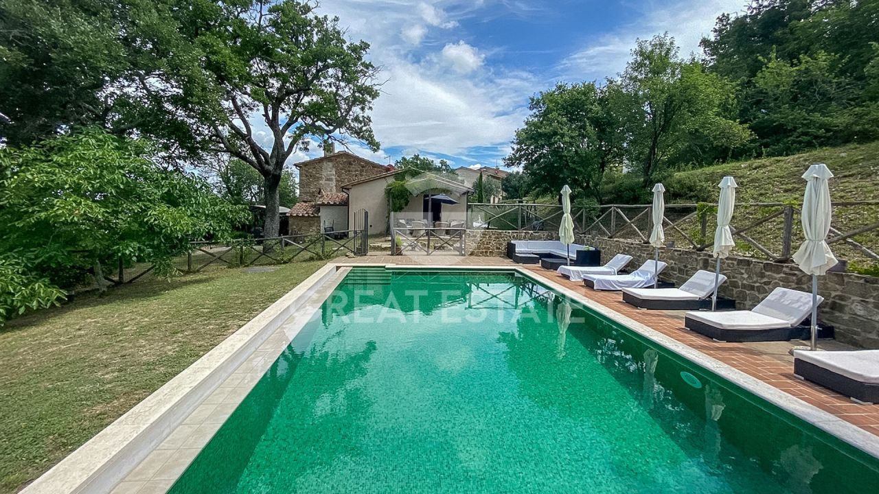 House Castiglione d'Orcia, Italy, 195.6 m² - picture 1