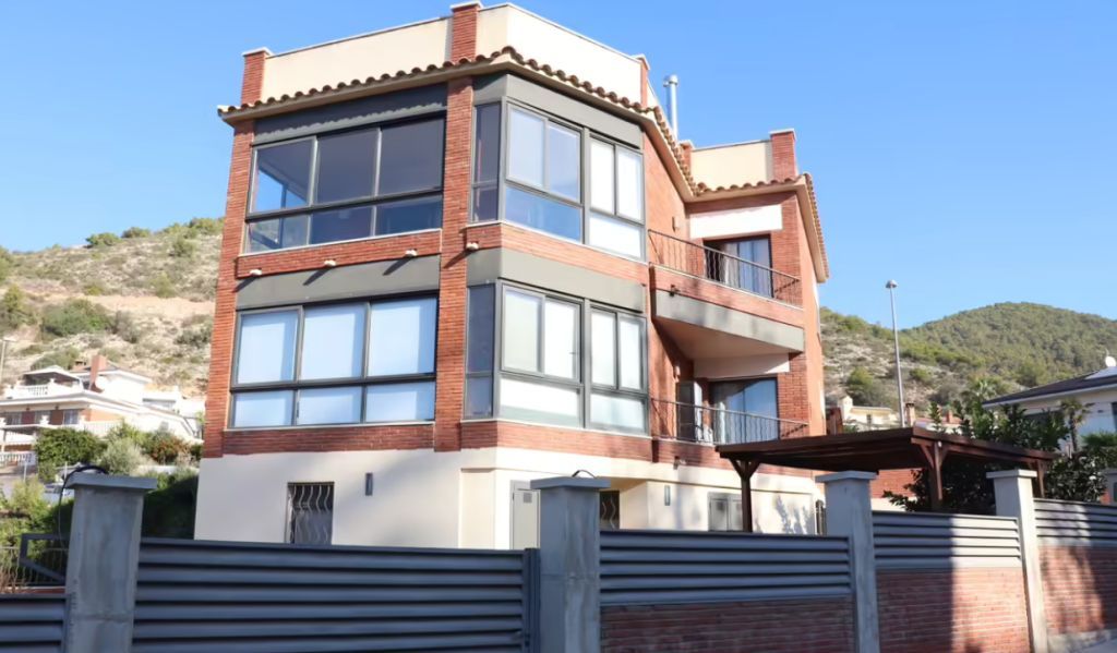 Maison à Sitges, Espagne, 267 m² - image 1