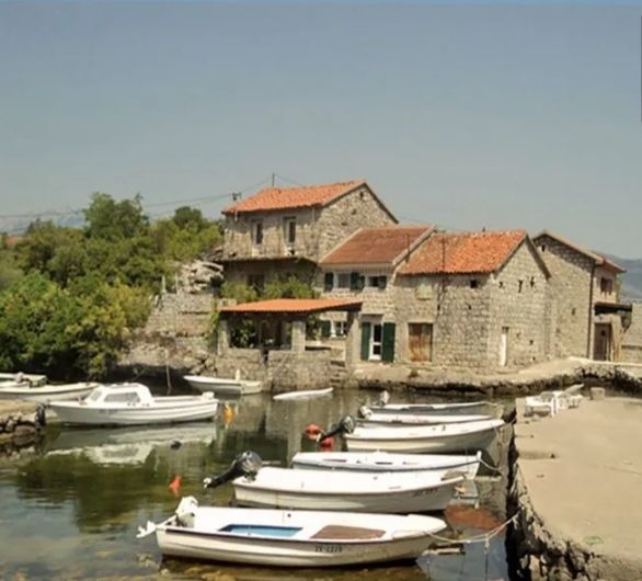 Maison à Tivat, Monténégro, 66 m² - image 1