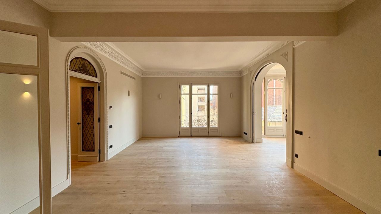 Flat in Barcelona, Spain, 252 m² - picture 2