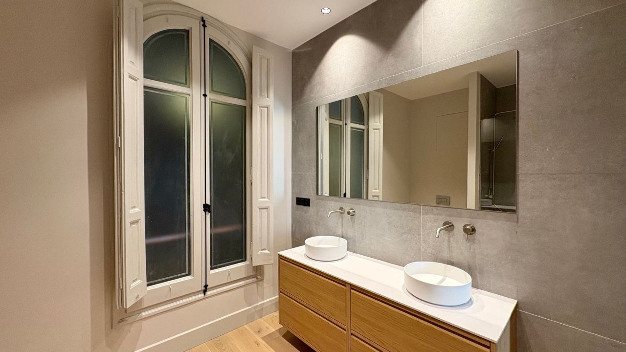 Flat in Barcelona, Spain, 252 m² - picture 6