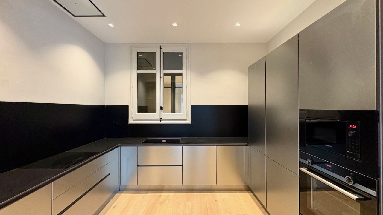 Flat in Barcelona, Spain, 252 m² - picture 4